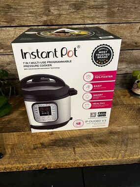 NIB Duo60 INSTANT POT - 7 Cooking Modes, Brand NEW, never unboxed